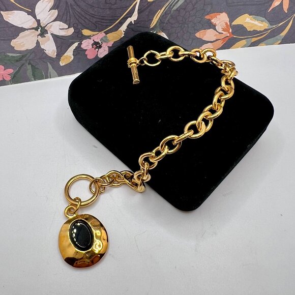 Avon Toggle Braclet with Black Glass Charm - Picture 3 of 4